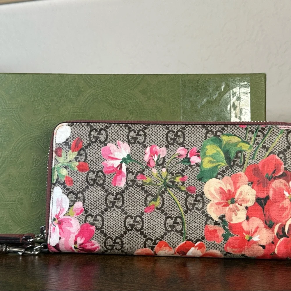 Authentic Gucci Blooms GG Zippy Long Wallet W/ Wrist Strap - Picture 2 of 15